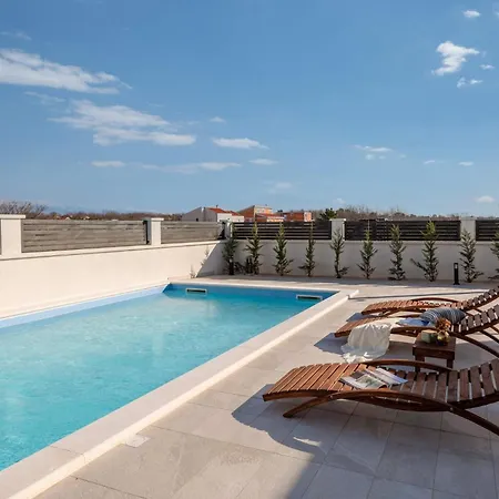 Magnificent Luxury Dominic فيلة