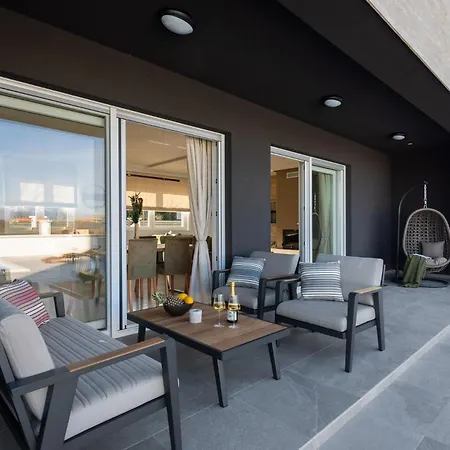 Magnificent Luxury Dominic