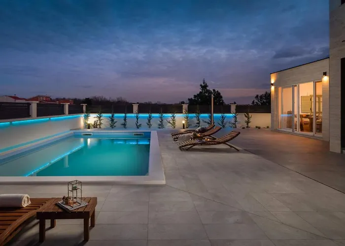 فيلة Magnificent Luxury Dominic