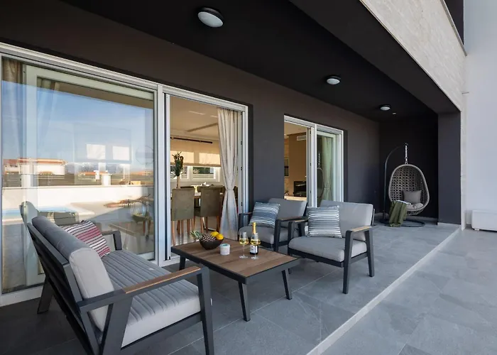 Magnificent Luxury Dominic