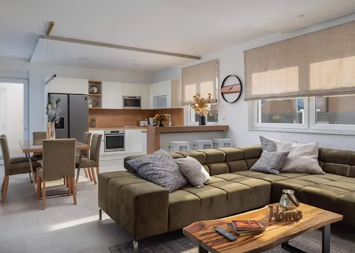 Magnificent Luxury Dominic *