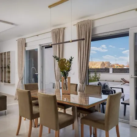 Magnificent Luxury Dominic *