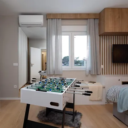 Magnificent Luxury Dominic *