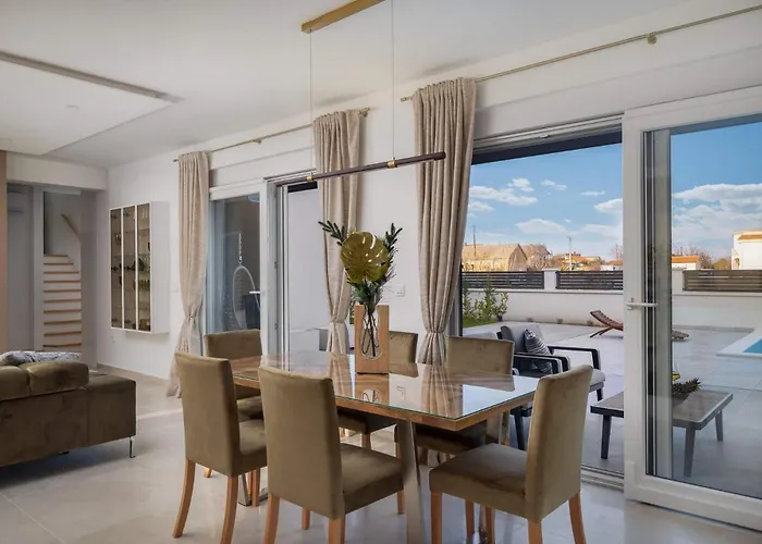 Magnificent Luxury Dominic *