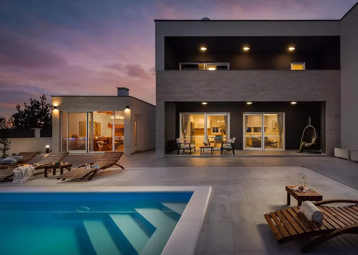 Magnificent Luxury Dominic